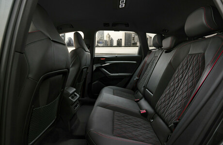 Audi-Q6-e-tron-2024-2